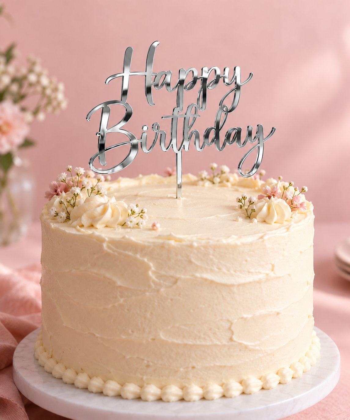 Visuel de présentation : topper Happy Birthday Argent miroir sur gâteau crème